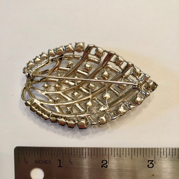 Vintage Coro Crystal Collector Silver Leaf Brooch - Picture 3 of 8